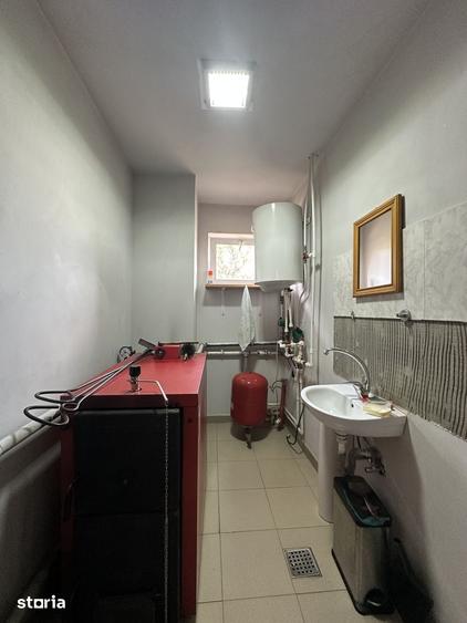 Casă cu 6 camere cu Teren 2250 Mp în Fulga