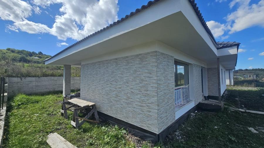 Casă individuală cu 4 camere cu Canalizare în Chinteni