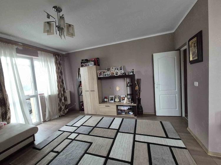 Apartament cu 2 camere semidecomandat în 1 Decembrie