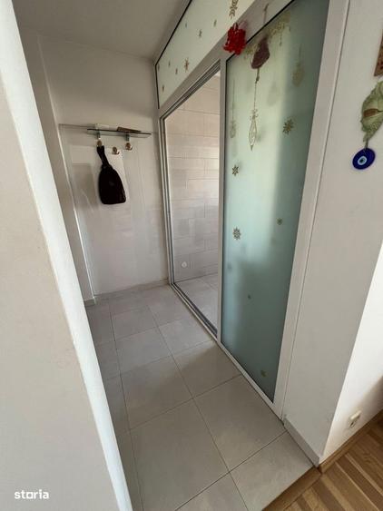 Apartament cu 3 camere semidecomandat, mobilat în Iancului