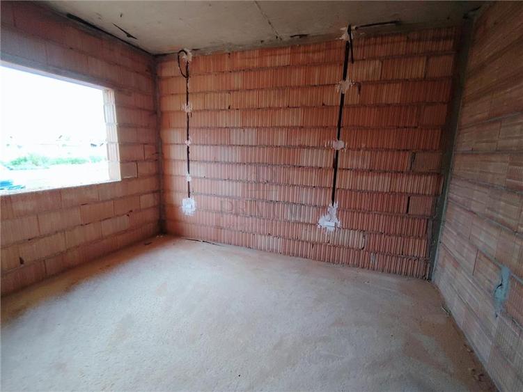 Duplex cu 3 camere cu Canalizare în Moșnița Nouă