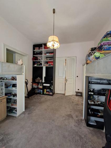 Apartament cu 4 camere decomandat în Central