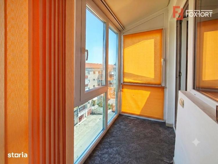 Apartament cu 3 camere semidecomandat în Girocului