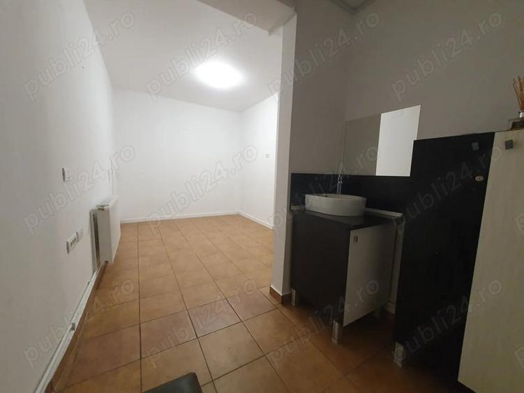 Spațiu comercial, de 130 mp, în Intim