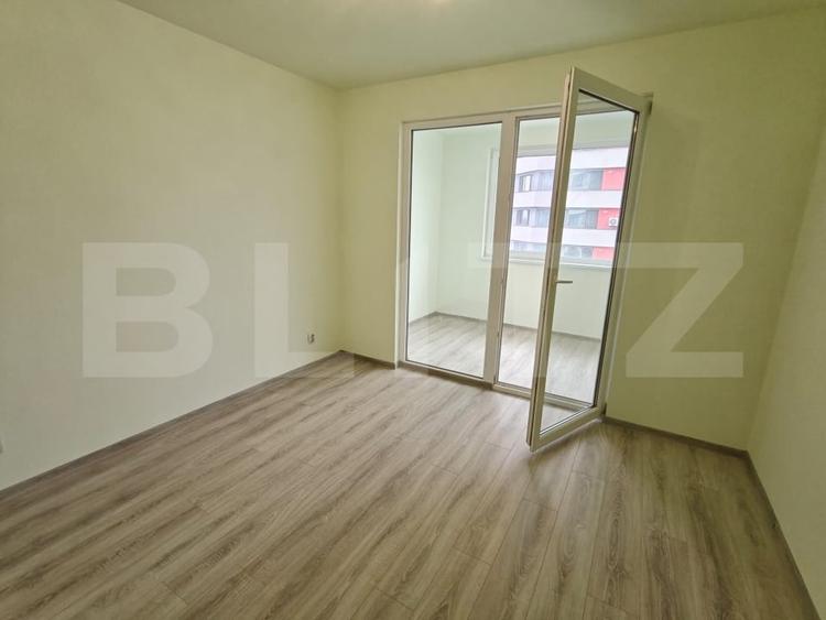 Apartament cu 3 camere semidecomandat, mobilat în Florești