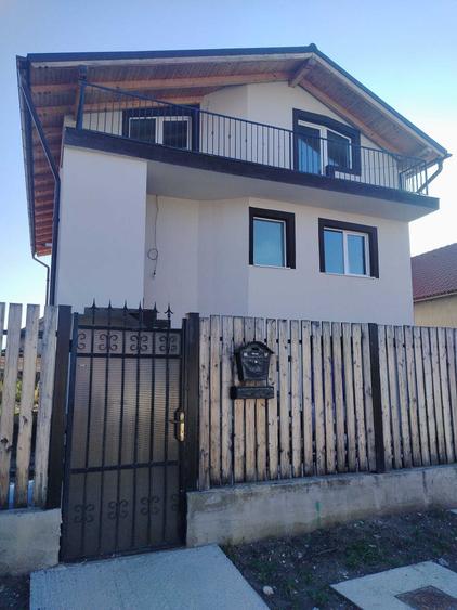 Casă cu 4 camere în Sânpetru