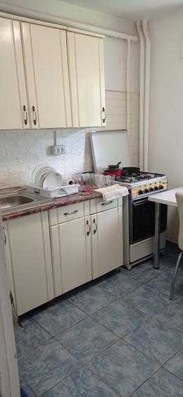 Apartament cu 2 camere semidecomandat în Berceni