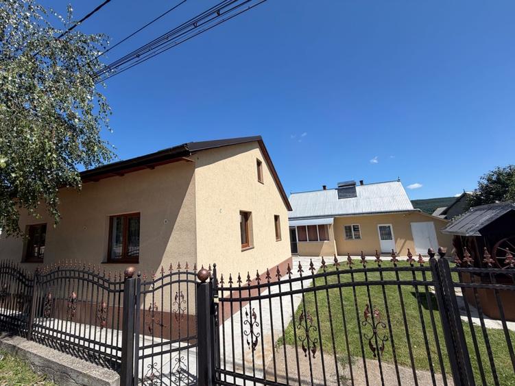 Casă cu 4 camere în Măriței