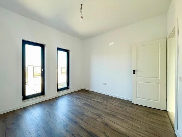 Duplex cu 4 camere cu Canalizare în Moșnița Nouă