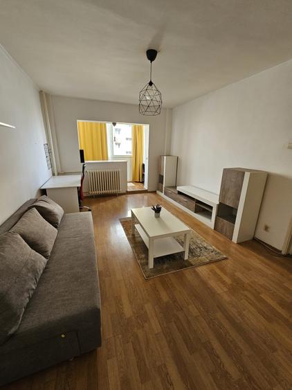 Apartament cu 3 camere decomandat în Dristor