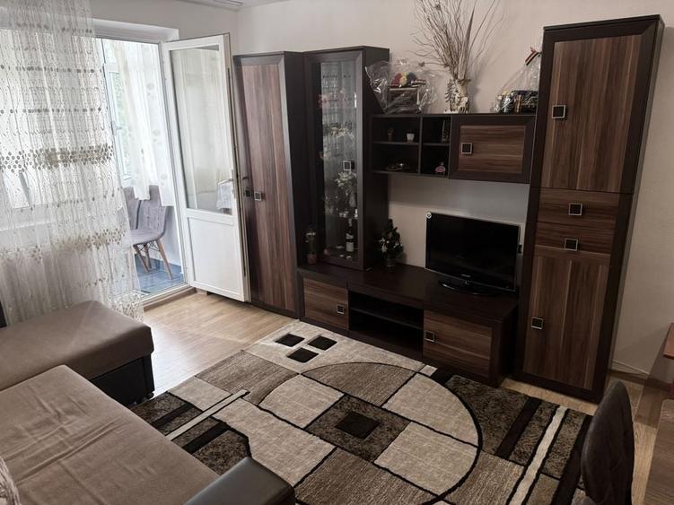 Apartament cu 2 camere nedecomandat în 9 Mai