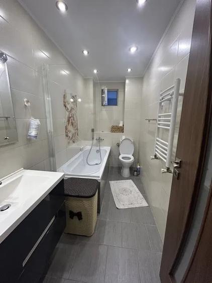 Apartament cu 2 camere semidecomandat, mobilat în Tomis Nord