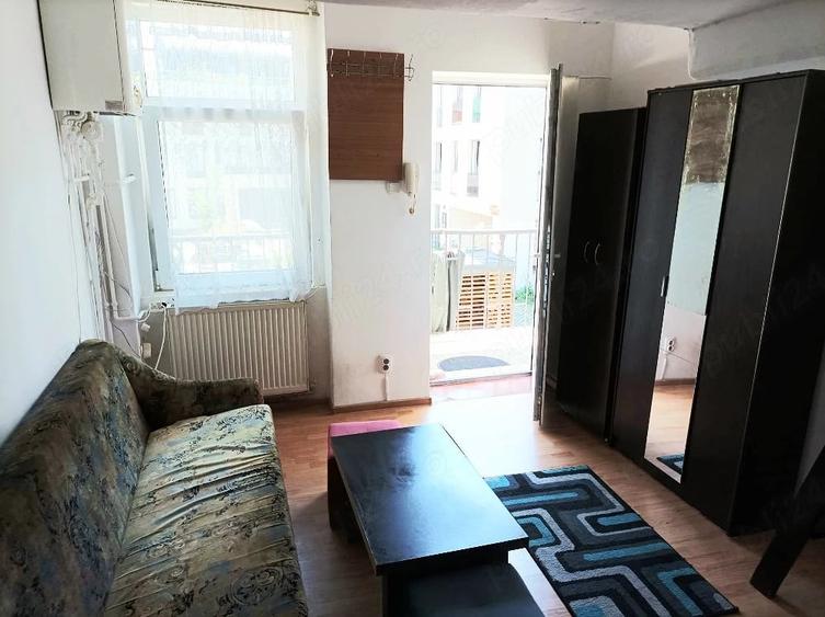Garsonieră decomandată în Central