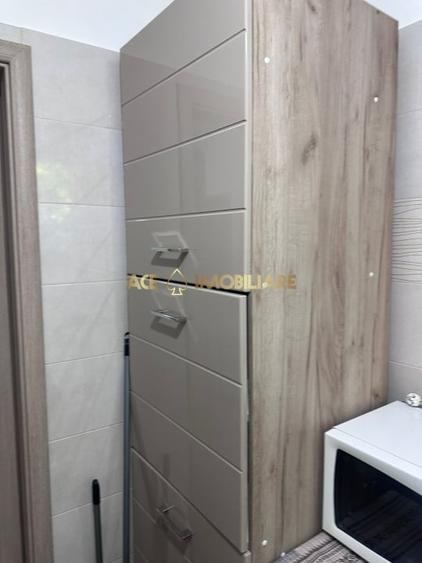 Apartament cu 4 camere semidecomandat, mobilat în Titan