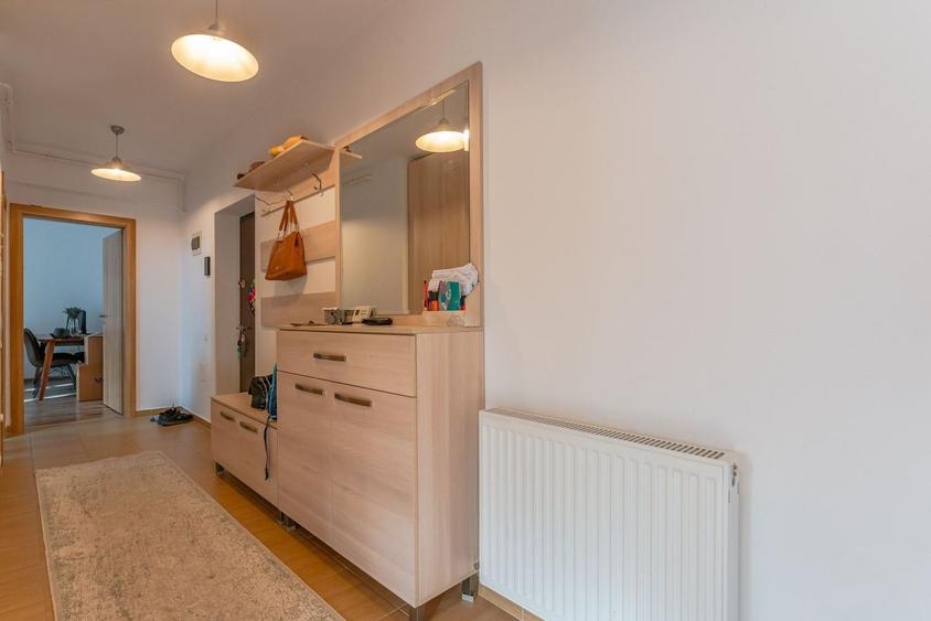 Apartament cu 3 camere decomandat, mobilat în Sânpetru