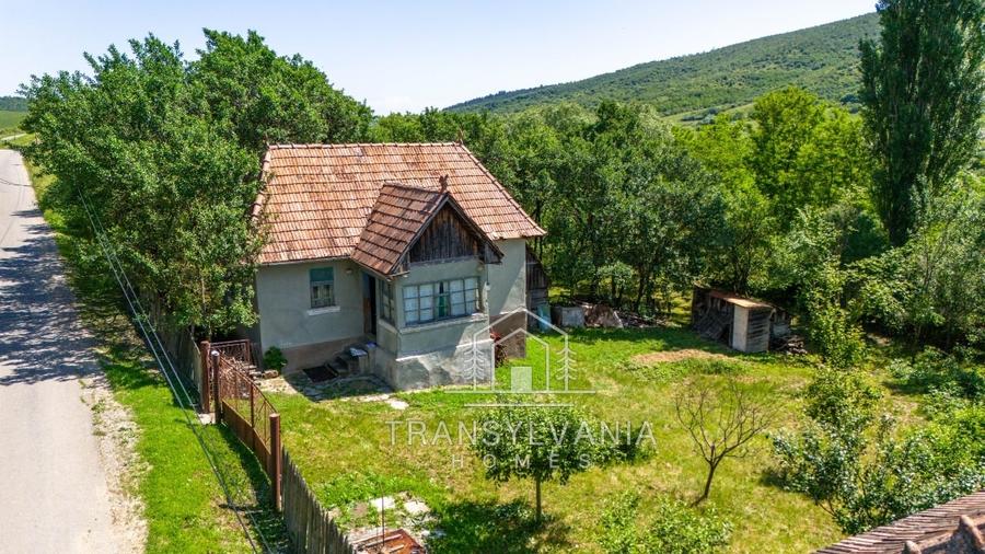 Casă individuală cu 2 camere cu Teren 1368 Mp în Livada (Petreștii de Jos)