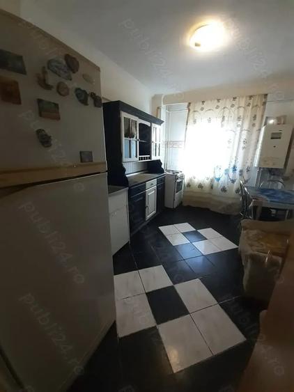 Apartament cu 4 camere decomandat în Trivale