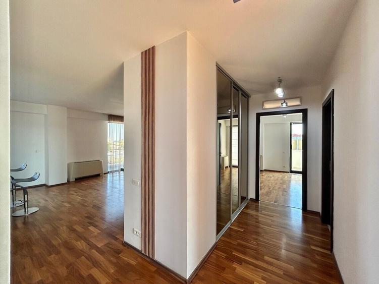 Apartament cu 4 camere decomandat, mobilat în Iancu Nicolae