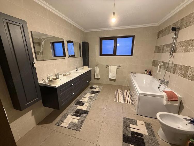 Casă cu 6 camere cu Teren 808 Mp în Moșnița Nouă