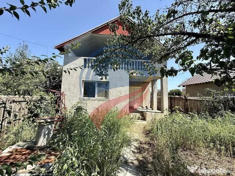 Casă cu 4 camere cu Teren 680 Mp în Central