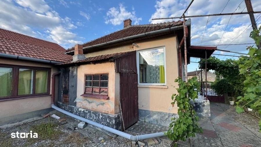 Casă cu 4 camere cu Teren 150 Mp în Central