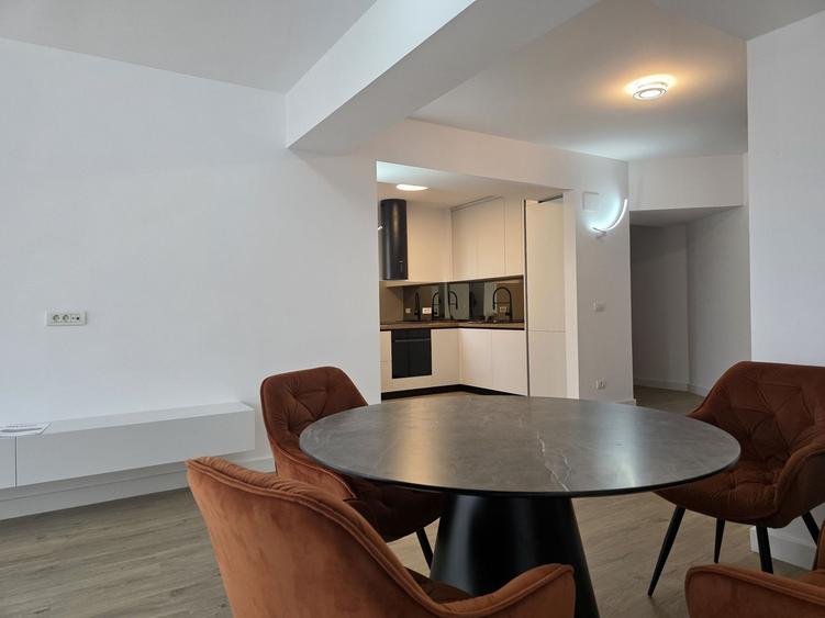 Apartament cu 3 camere în Armeneasca