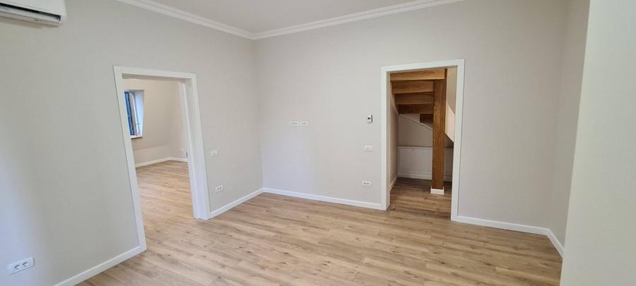 Apartament cu 4 camere semidecomandat, mobilat în Calea Victoriei