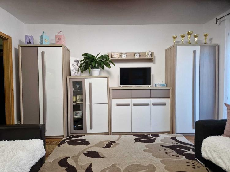 Apartament cu 3 camere decomandat în Micro 16