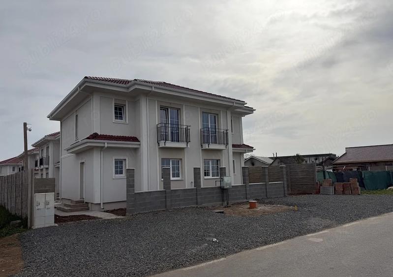 Duplex cu 3 camere cu Canalizare în Sânandrei