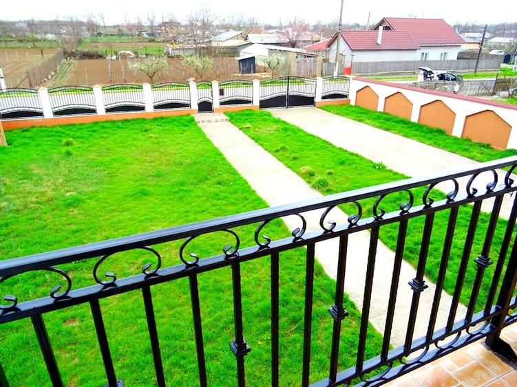 Casă cu Teren 700 Mp în Central
