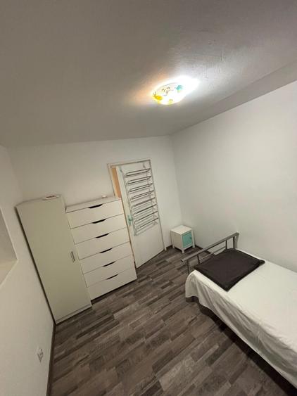 Inchiriez 2 camere intr-un apartament cu 3 - 12