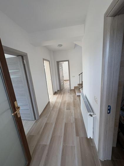 Casă cu 4 camere în Domnești