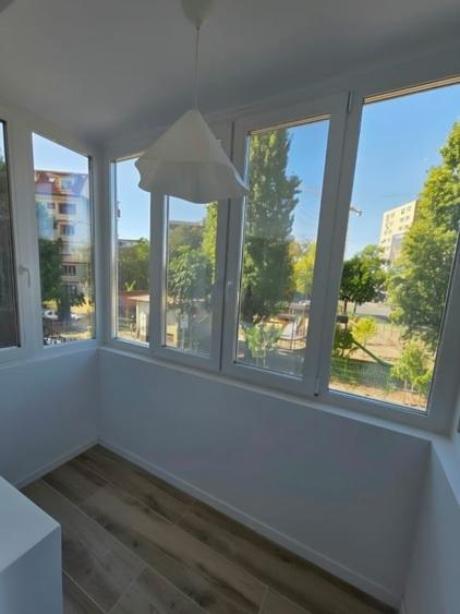 Apartament cu 3 camere semidecomandat, mobilat în Aradului