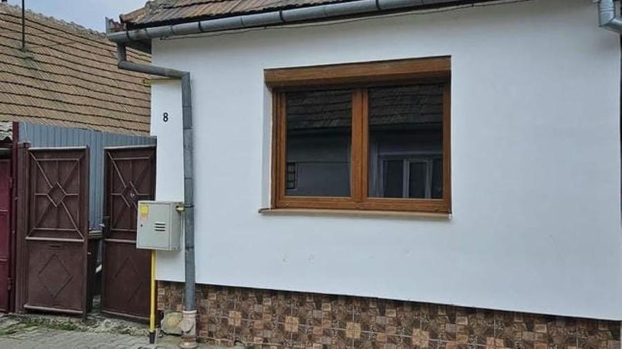 Casă individuală cu 3 camere cu Teren 130 Mp în Central