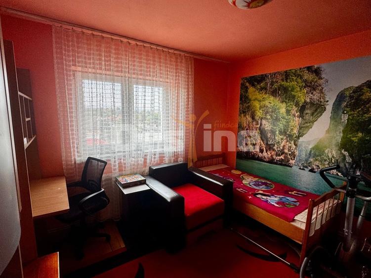 Apartament cu 3 camere decomandat, mobilat în Central