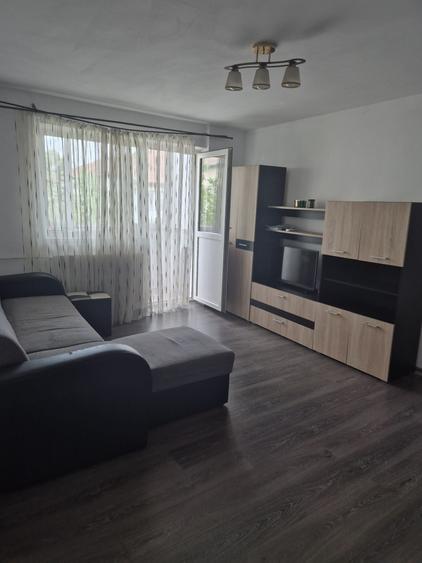 Garsonieră decomandată în Girocului