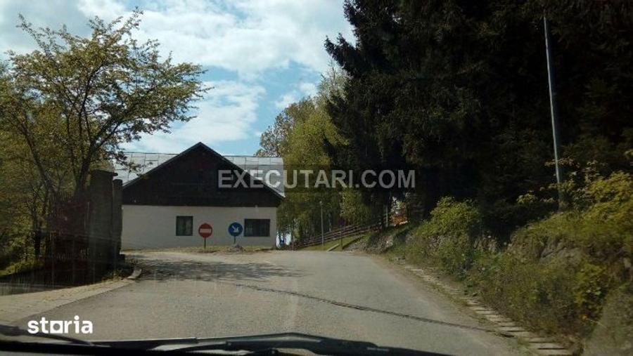 Casă cu 5 camere cu Teren 250 Mp în Central