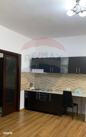 Garsonieră decomandată în Romană