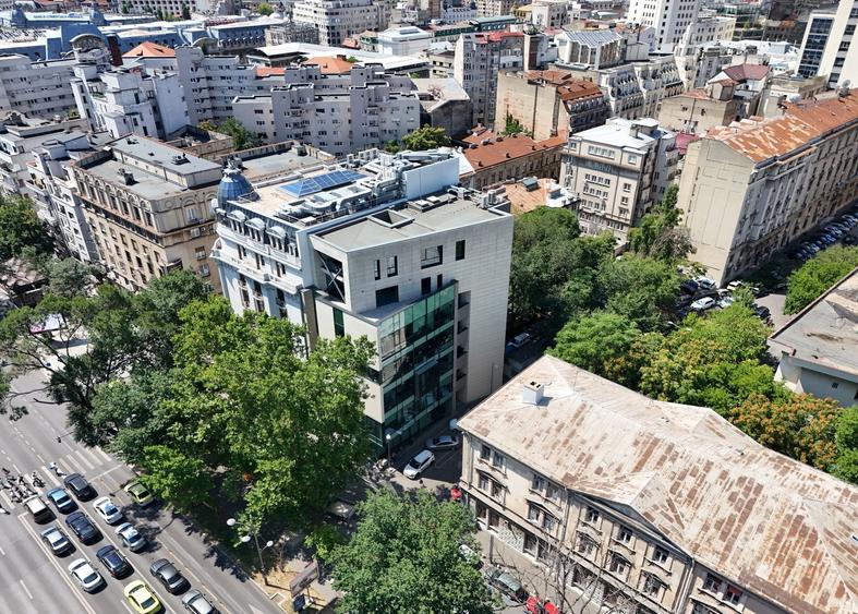 Birou, de 1,900 mp, în Universitate