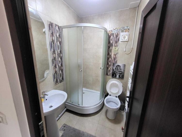 Garsonieră decomandată în Central