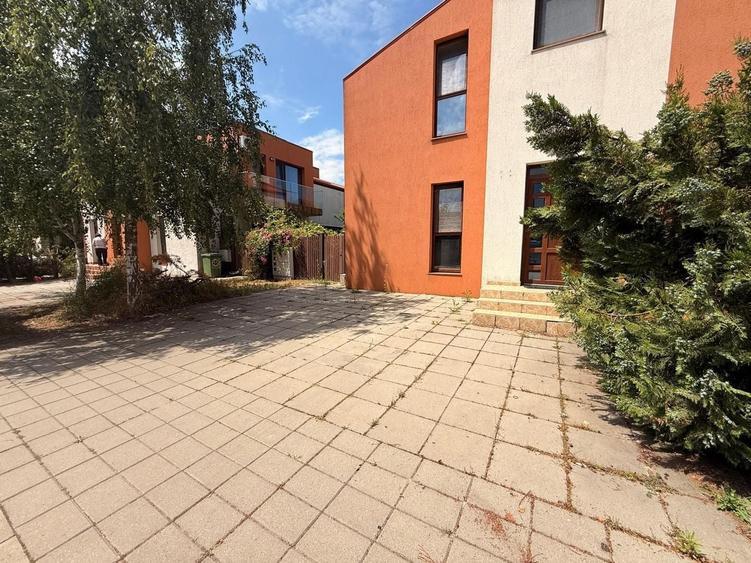 Duplex cu 4 camere cu Canalizare în Corbeanca