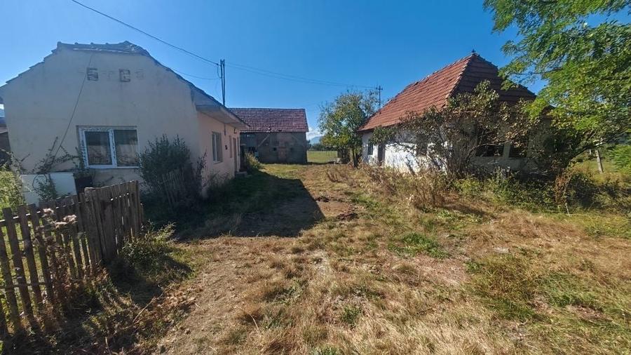 Casă cu 4 camere în Mărcuș