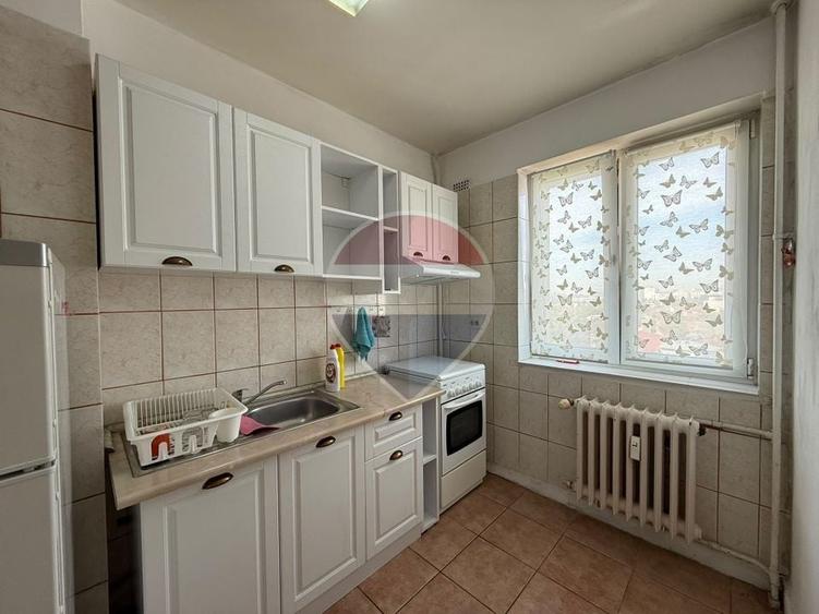 Apartament cu 2 camere semidecomandat, mobilat în Șerban Vodă