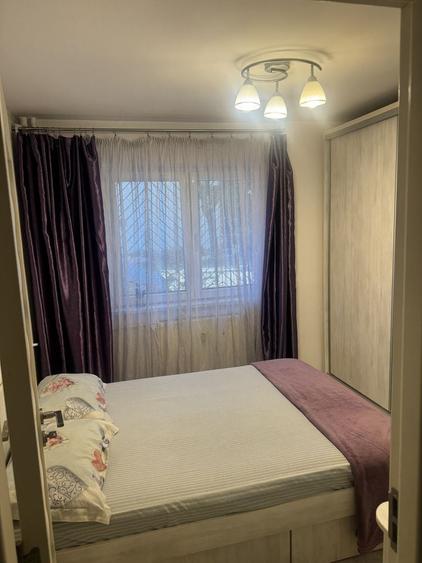 Apartament cu 3 camere semidecomandat în Constructorilor
