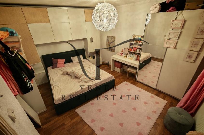 Casă individuală cu 7 camere cu Teren 985 Mp în Moșilor