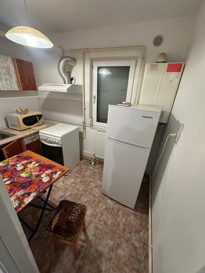 Garsonieră decomandată, mobilată în Fetești-Gară