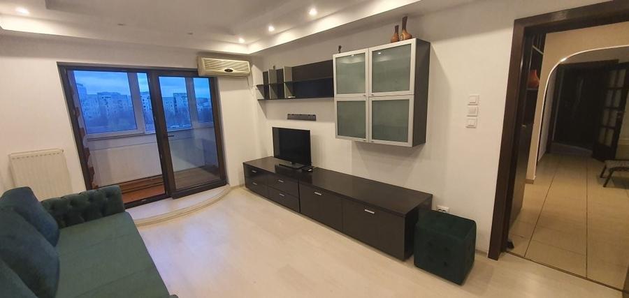Apartament cu 3 camere decomandat în Tineretului