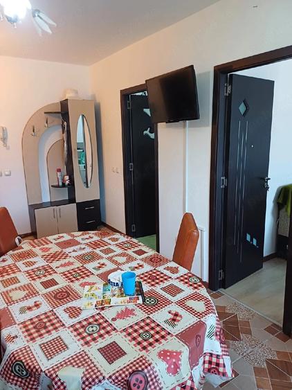 Apartament cu 2 camere decomandat în Roșu