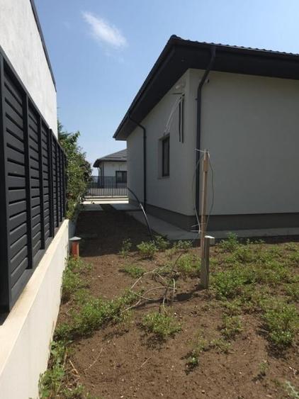 Casă individuală cu 4 camere cu Canalizare în Central