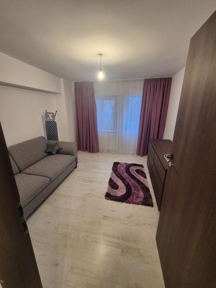 Apartament cu 3 camere decomandat în Micro 3
